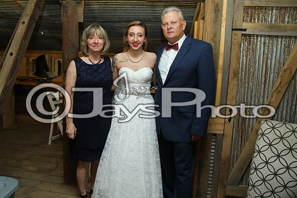 Mollie & Dustin Derrick 10-21-17_JWM0079