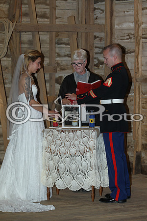 Mollie & Dustin Derrick 10-21-17_JWM0165