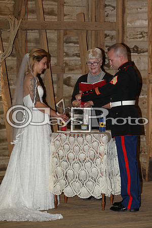 Mollie & Dustin Derrick 10-21-17_JWM0166