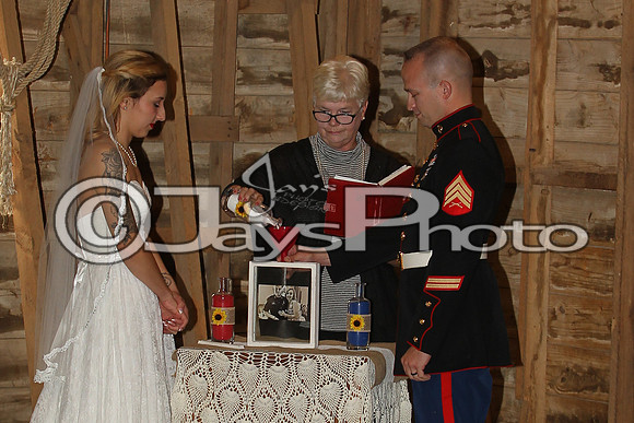 Mollie & Dustin Derrick 10-21-17_JWM0170