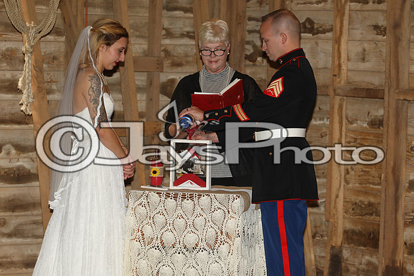 Mollie & Dustin Derrick 10-21-17_JWM0175