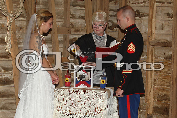 Mollie & Dustin Derrick 10-21-17_JWM0178