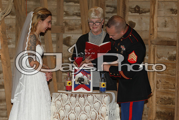 Mollie & Dustin Derrick 10-21-17_JWM0188