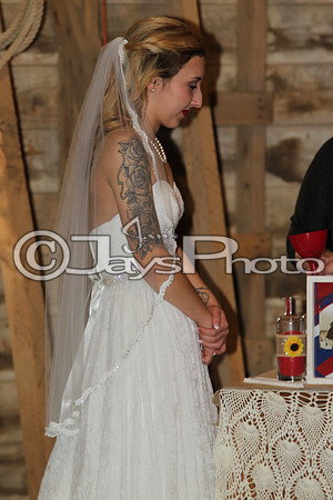 Mollie & Dustin Derrick 10-21-17_JWM0189