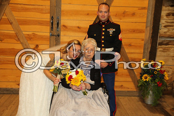 Mollie & Dustin Derrick 10-21-17_JWM0241