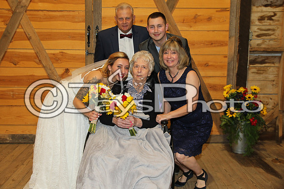 Mollie & Dustin Derrick 10-21-17_JWM0246