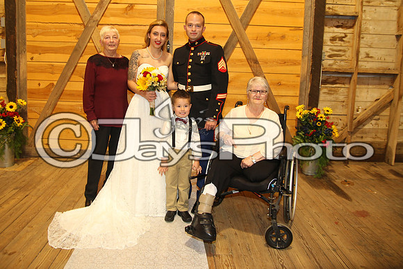 Mollie & Dustin Derrick 10-21-17_JWM0283