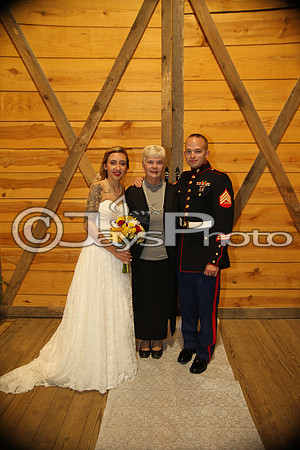 Mollie & Dustin Derrick 10-21-17_JWM0311