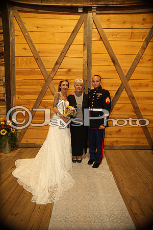 Mollie & Dustin Derrick 10-21-17_JWM0314