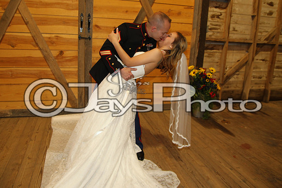 Mollie & Dustin Derrick 10-21-17_JWM0327