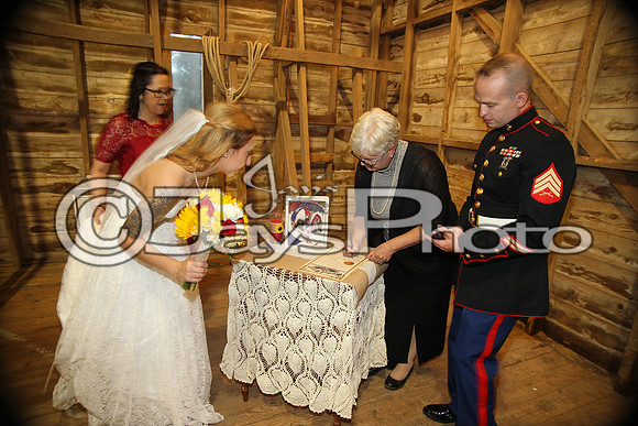 Mollie & Dustin Derrick 10-21-17_JWM0346