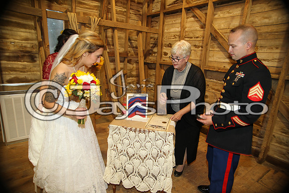 Mollie & Dustin Derrick 10-21-17_JWM0348