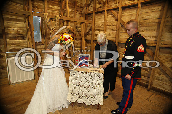 Mollie & Dustin Derrick 10-21-17_JWM0354