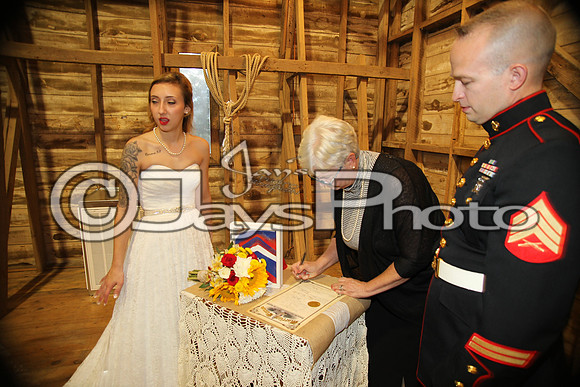 Mollie & Dustin Derrick 10-21-17_JWM0357