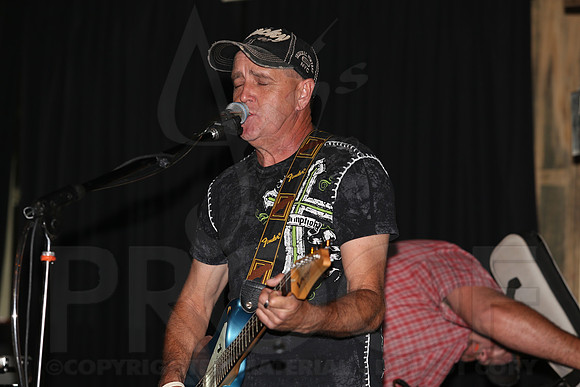 Midnight Hurricanes (Boogies Bar & Grill) 9-13-2014 (©Justin Manning) JWM_101