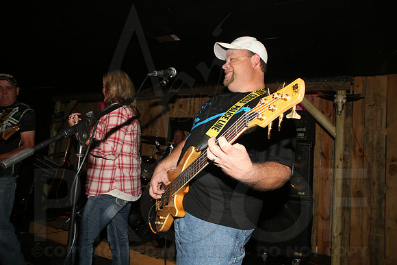 Midnight Hurricanes (Boogies Bar & Grill) 9-13-2014 (©Justin Manning) JWM_114
