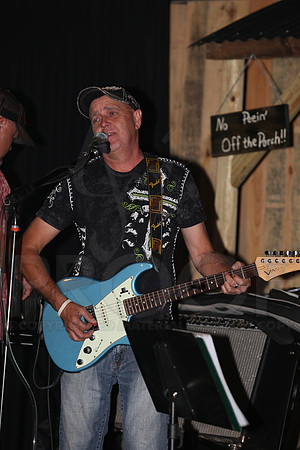 Midnight Hurricanes (Boogies Bar & Grill) 9-13-2014 (©Justin Manning) JWM_105