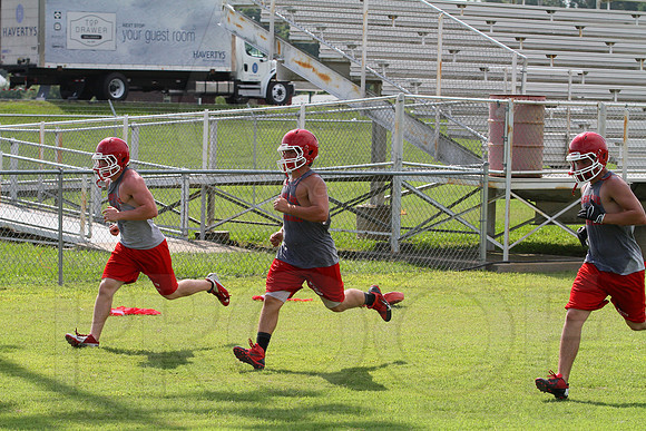 Glen Rose football practice 2 adays 8-6-13 (© Justin Manning) JWM0024