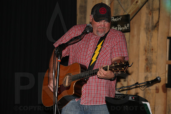Midnight Hurricanes (Boogies Bar & Grill) 9-13-2014 (©Justin Manning) JWM_123