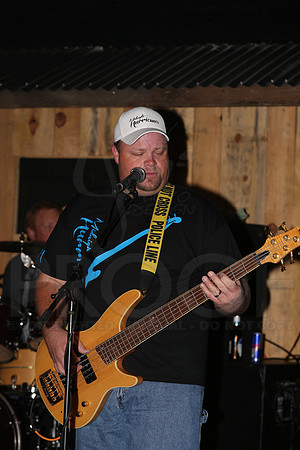 Midnight Hurricanes (Boogies Bar & Grill) 9-13-2014 (©Justin Manning) JWM_060