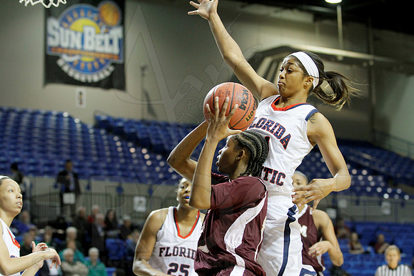 Florida Atlantic vs. UL-Monroe Women's JWM0190 (©Justin Manning)