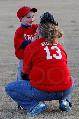 T-ball Angels vs Panthers 3-28-13 (© Justin Manning) JWM0006