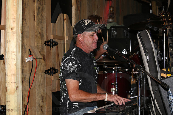 Midnight Hurricanes (Boogies Bar & Grill) 9-13-2014 (©Justin Manning) JWM_141