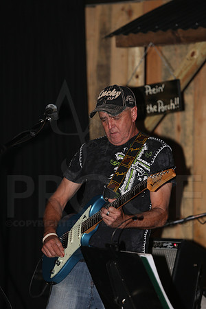 Midnight Hurricanes (Boogies Bar & Grill) 9-13-2014 (©Justin Manning) JWM_095