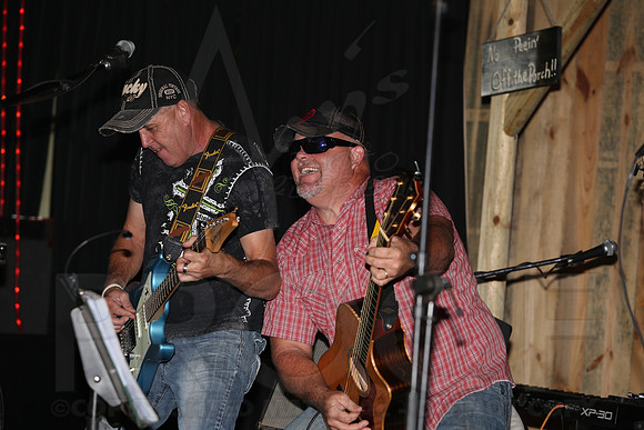 Midnight Hurricanes (Boogies Bar & Grill) 9-13-2014 (©Justin Manning) JWM_087