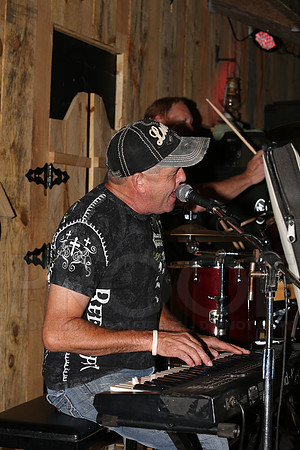 Midnight Hurricanes (Boogies Bar & Grill) 9-13-2014 (©Justin Manning) JWM_140
