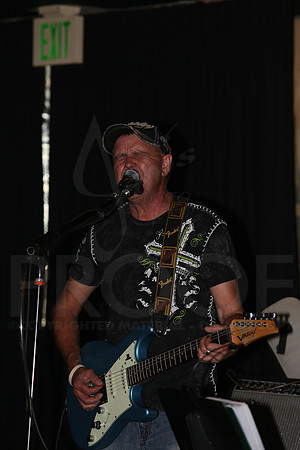 Midnight Hurricanes (Boogies Bar & Grill) 9-13-2014 (©Justin Manning) JWM_065