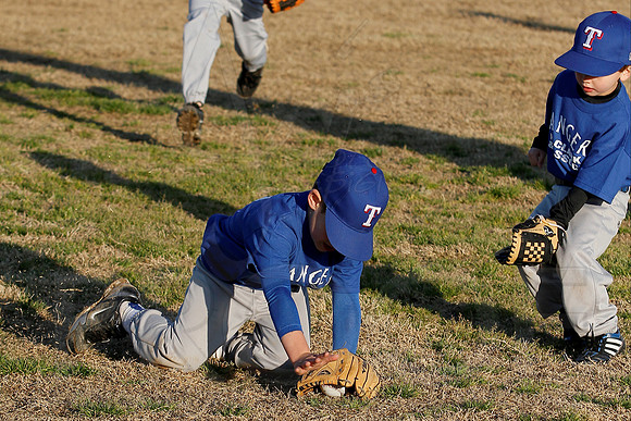 T-ball Angel's & Rangers 3-26-13 (© Justin Manning) JWM0100