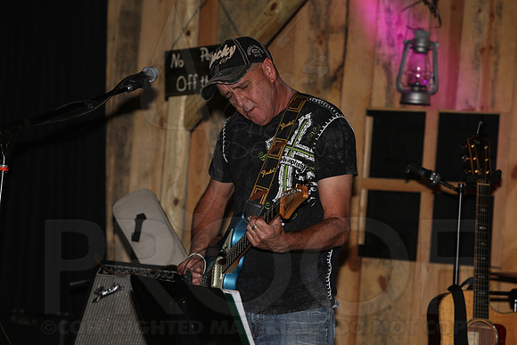 Midnight Hurricanes (Boogies Bar & Grill) 9-13-2014 (©Justin Manning) JWM_039