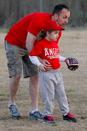 T-ball Angels vs Panthers 3-28-13 (© Justin Manning) JWM0042