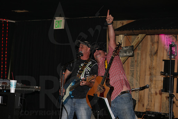Midnight Hurricanes (Boogies Bar & Grill) 9-13-2014 (©Justin Manning) JWM_071