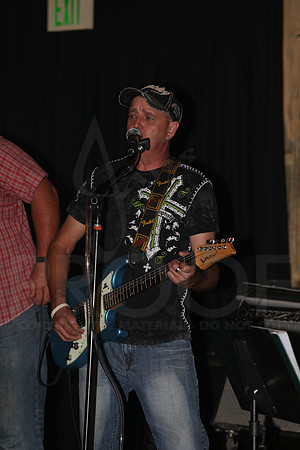 Midnight Hurricanes (Boogies Bar & Grill) 9-13-2014 (©Justin Manning) JWM_117