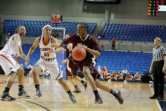 Florida Atlantic vs. UL-Monroe Women's JWM0335 (©Justin Manning)
