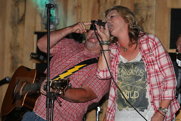 Midnight Hurricanes (Boogies Bar & Grill) 9-13-2014 (©Justin Manning) JWM_074
