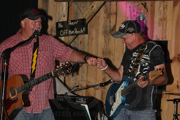 Midnight Hurricanes (Boogies Bar & Grill) 9-13-2014 (©Justin Manning) JWM_128