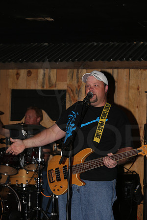 Midnight Hurricanes (Boogies Bar & Grill) 9-13-2014 (©Justin Manning) JWM_025