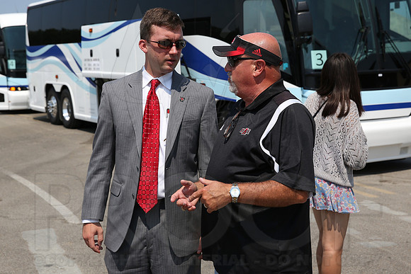 ASU football team departure for Aurbun 9-6-1 (© Justin Manning) JWM0029