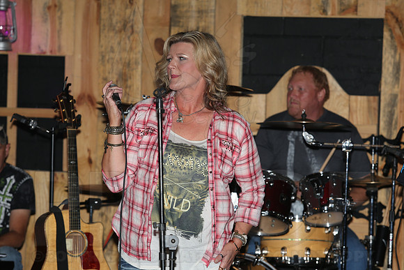 Midnight Hurricanes (Boogies Bar & Grill) 9-13-2014 (©Justin Manning) JWM_035