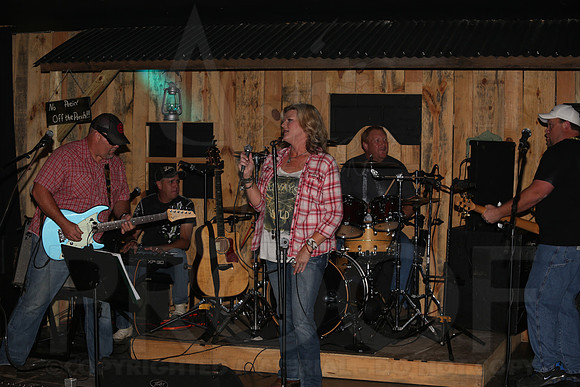 Midnight Hurricanes (Boogies Bar & Grill) 9-13-2014 (©Justin Manning) JWM_038