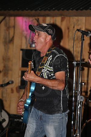 Midnight Hurricanes (Boogies Bar & Grill) 9-13-2014 (©Justin Manning) JWM_126