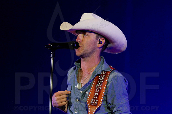 Justin Moore Concert 4-25-2014 (© Justin Manning) JWM_0676