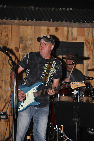 Midnight Hurricanes (Boogies Bar & Grill) 9-13-2014 (©Justin Manning) JWM_099