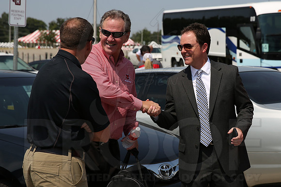 ASU football team departure for Aurbun 9-6-1 (© Justin Manning) JWM0043