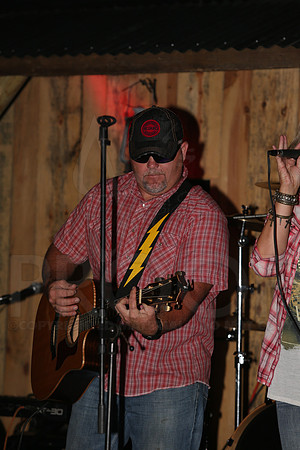 Midnight Hurricanes (Boogies Bar & Grill) 9-13-2014 (©Justin Manning) JWM_067