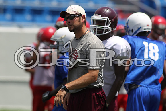 Football Team Camp (War Memorial Stadium) 6-16-2015 (©Justin Manning) JWM_0010