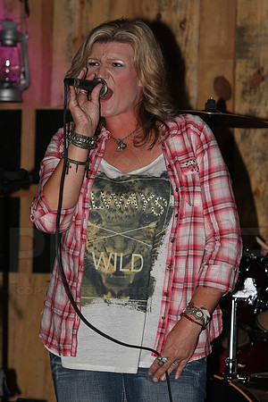 Midnight Hurricanes (Boogies Bar & Grill) 9-13-2014 (©Justin Manning) JWM_059